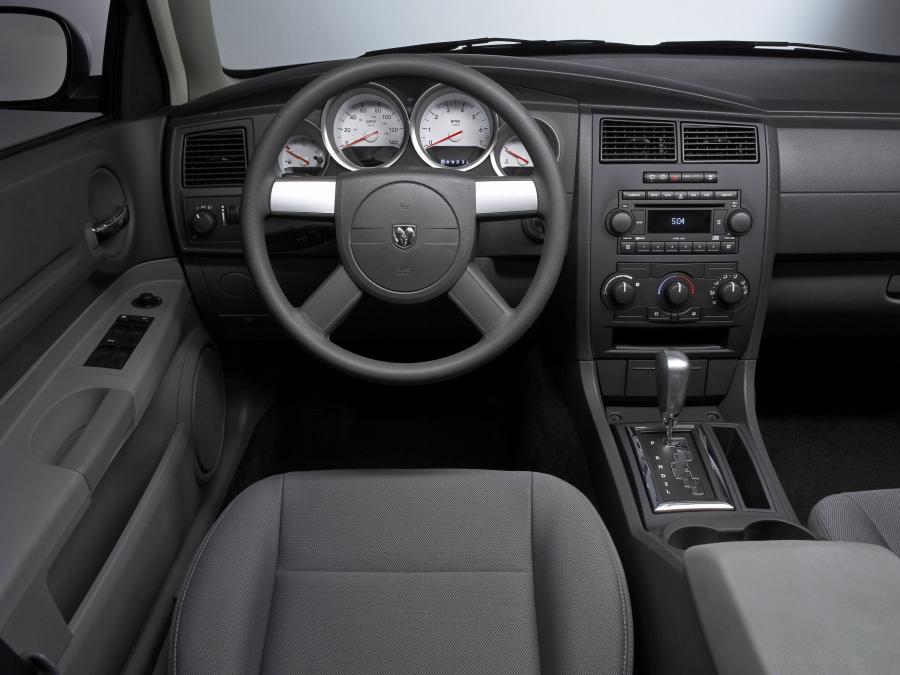  Dodge Magnum R/T 2005 года  (фото 3 из 39)
